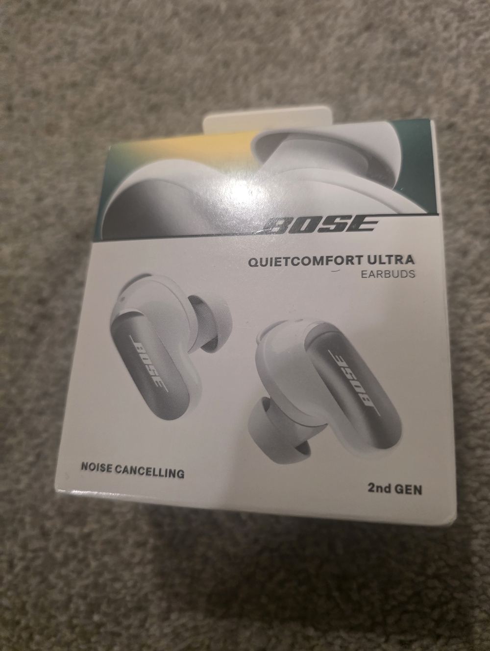 Bose QuietComfort Ultra Earbuds - White and Light Gray
